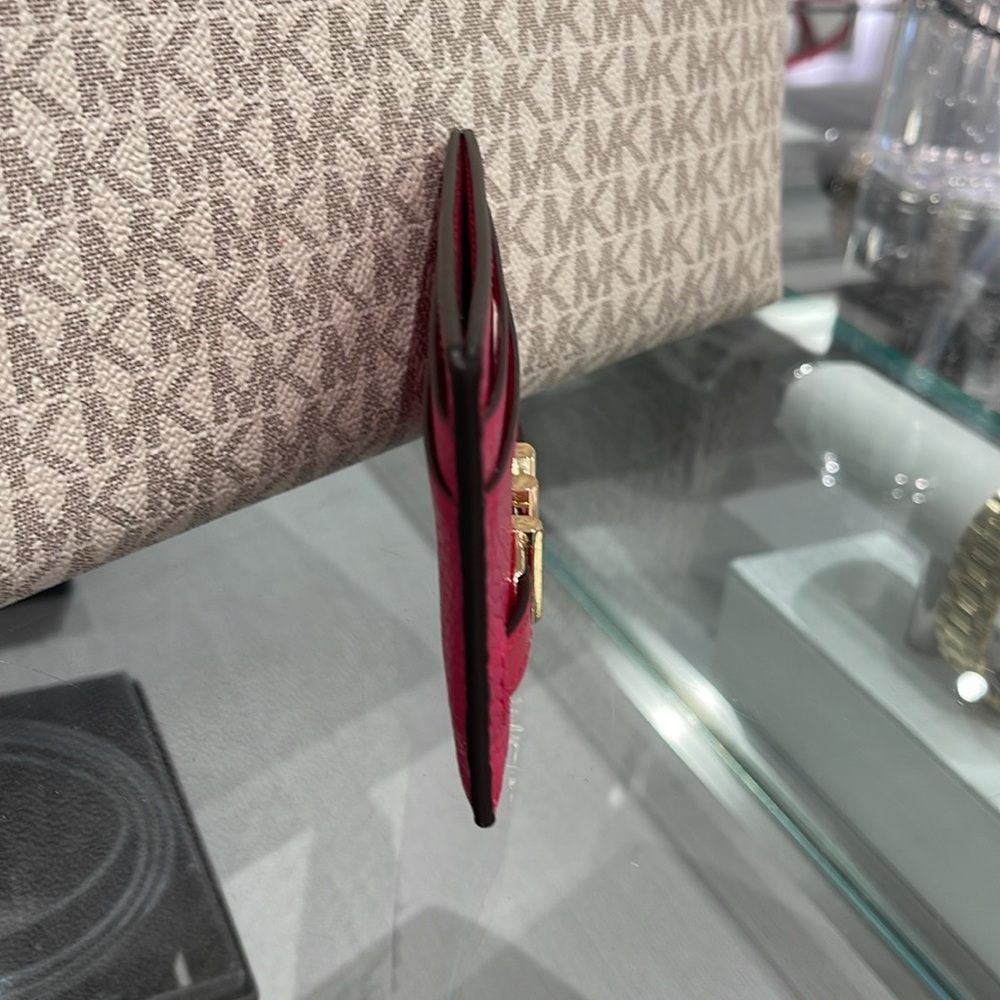 MICHAEL KORS
Reed Large Pebbled Leather Card Holder Case
Electric Pink
NWT - Picture 4 of 16